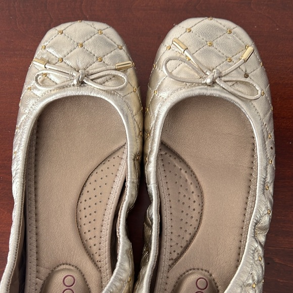 ME TOO Gold Ballet Flats - Picture 3 of 6